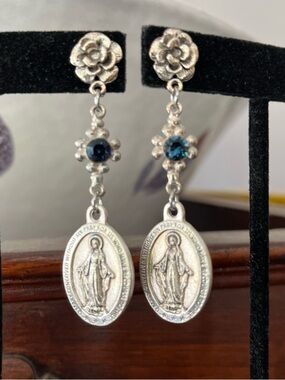 Earrings Miraculous Mary, Milagro Hearts Montana Blue Crystals